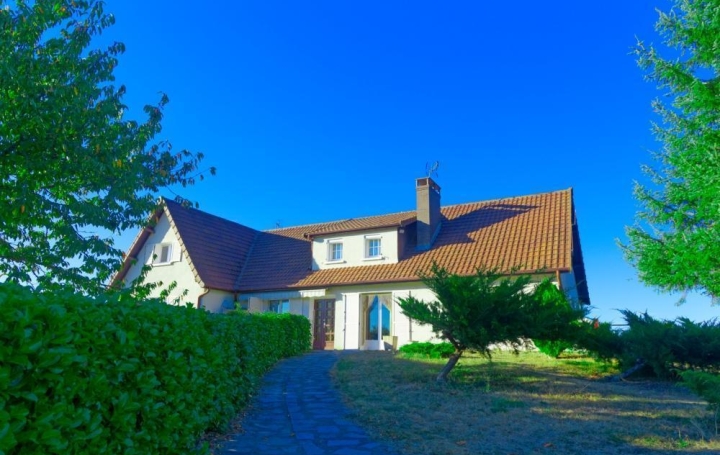 Annonces GUEUGNON : Maison / Villa | PARAY-LE-MONIAL (71600) | 283 m2 | 211 000 € 